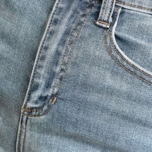 Lulu’s Sneakpeek Number One Choice Light Wash Distressed Mom Jeans